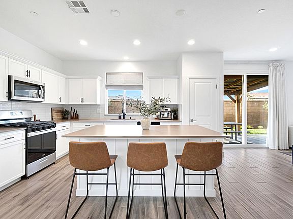 5th image of 1184 Ponderosa Way W