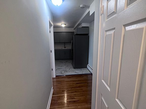 4th image of 4045 Dyre Ave #1