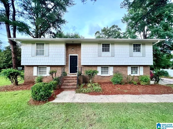 1121 Sugarloaf Ln, Anniston, AL 36207