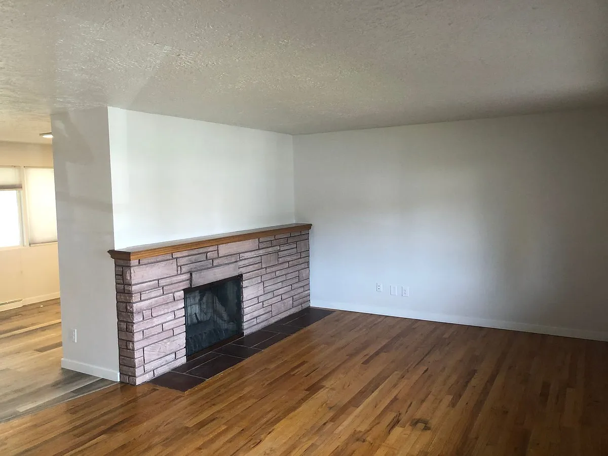 Building Photo - 6330 N Elmhurst St