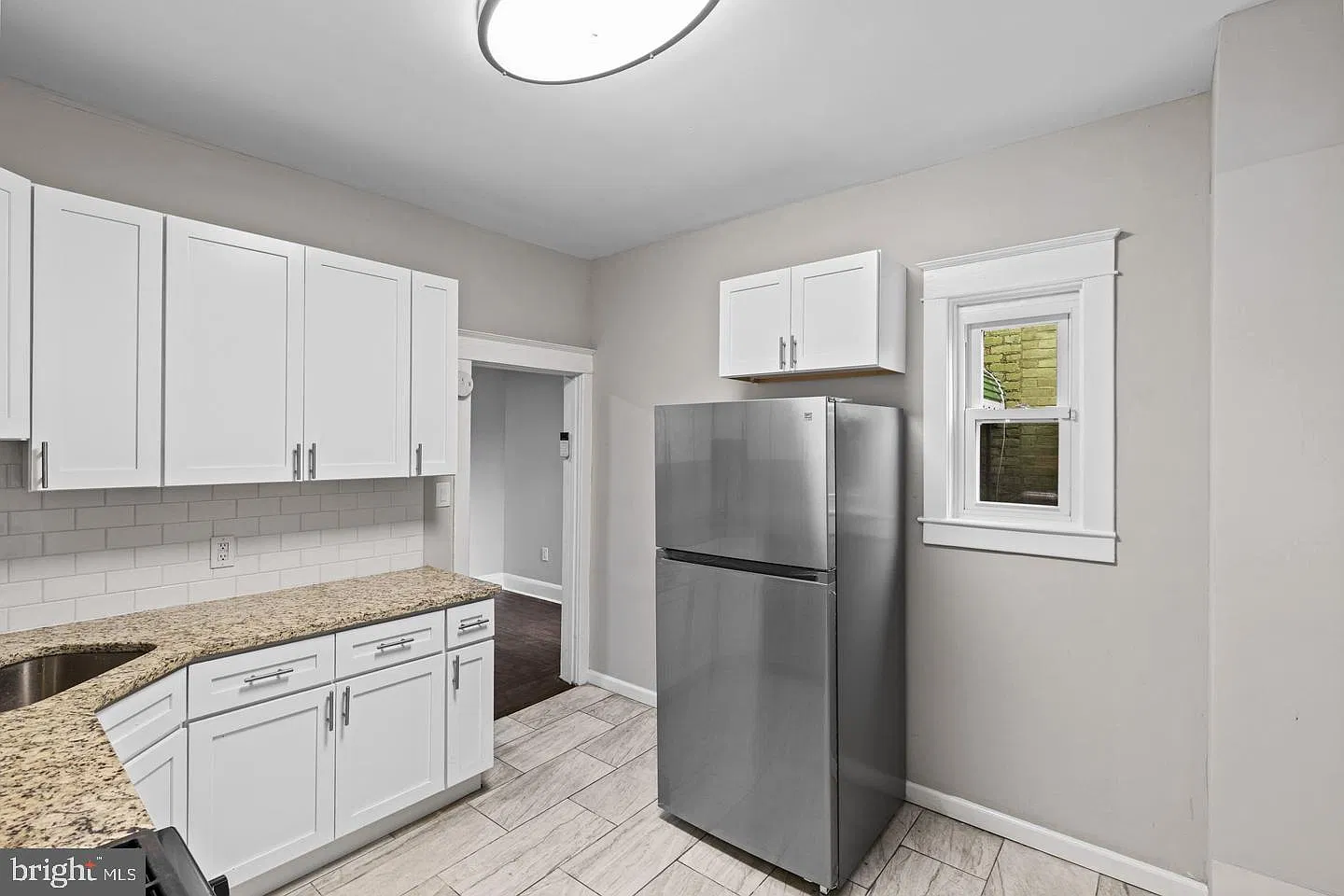 3 bed, 1.0 bath, 1120 sqft, $1,900 — Photo 4