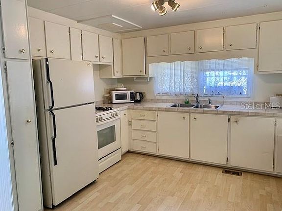5th image of 34424 Oleander Dr