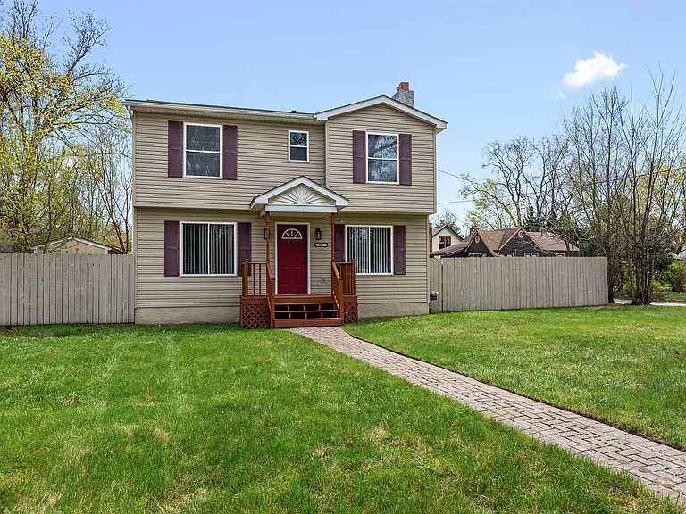 3260 Sashabaw Rd — Photo 2