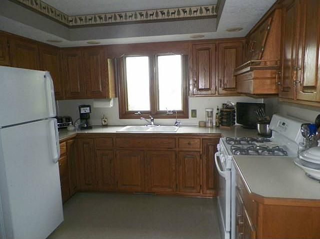 2nd image of 23130 W Trowbridge Rd