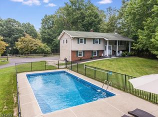 102 Walnut Valley Rd, Columbia, NJ 07832