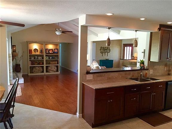 4th image of 200 Oak Valley Dr