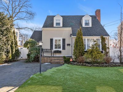 207 Stuyvesant Avenue, Merrick, NY, 11566