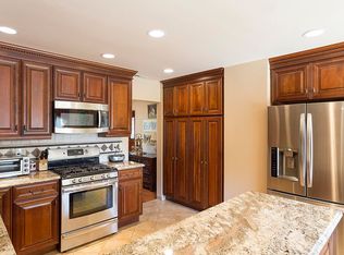 947 Barnswallow Ln, Huntingdon Valley, PA 19006