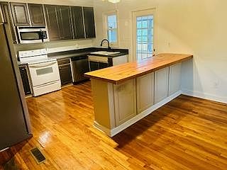 2nd image of 111 Pinehaven Dr #A