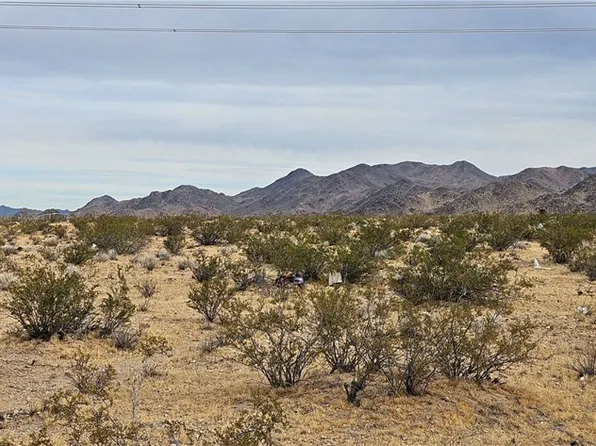 800 Powerline Rd, Lucerne Valley, CA 92356