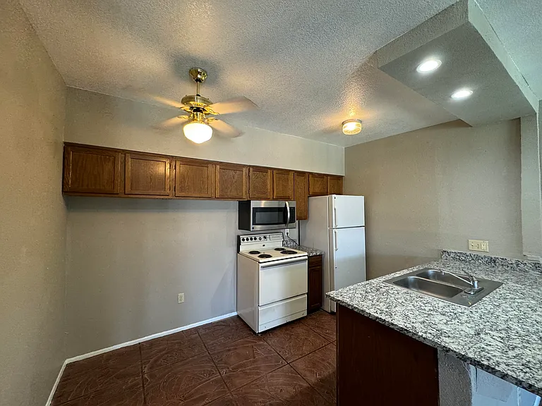 Renovated 2br2ba Kitchen