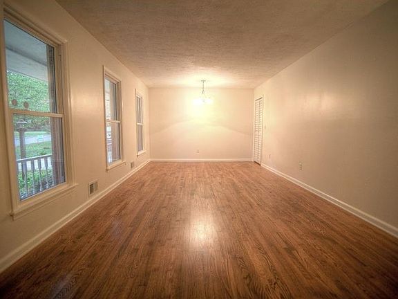 5th image of 2603 Lucky Valley Dr