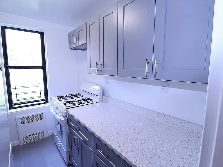 208-84 Grand Central Pkwy #3D — Photo 6