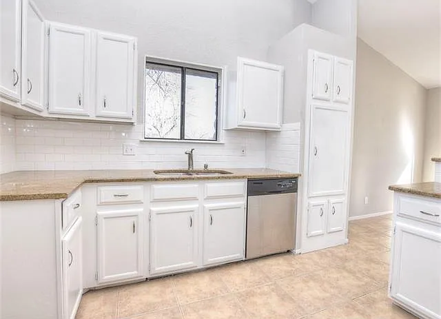 500 Bayberry Ct — Photo 2