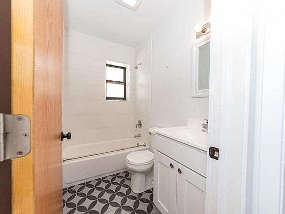 4th image of 2317 W Foster Ave #2B