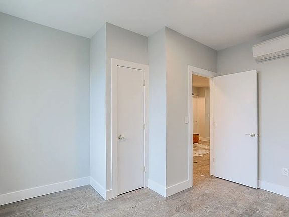 4th image of 1918 Pacific St #3
