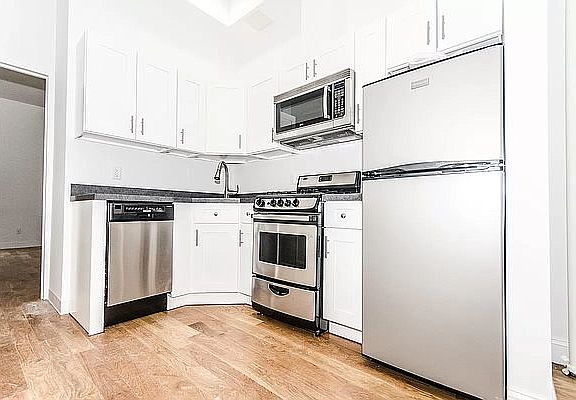 3rd image of 297 Wyckoff Ave APT 1L