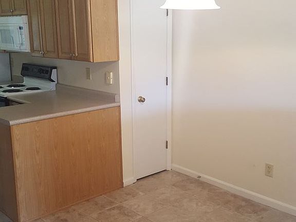 3rd image of 752 Still Lake Dr