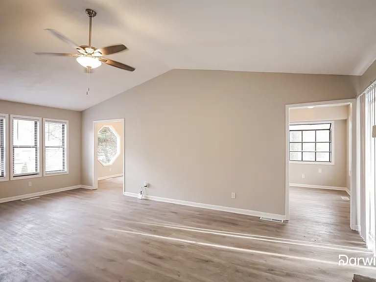 1181 Norfolk Dr NW — Photo 5
