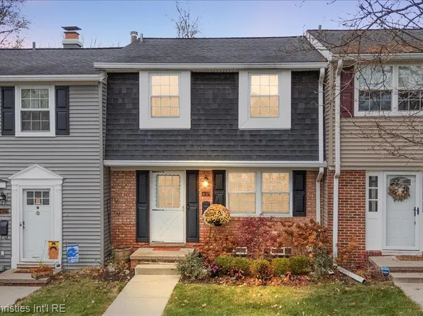 41327 Lagoon Ct, Northville, MI 48167