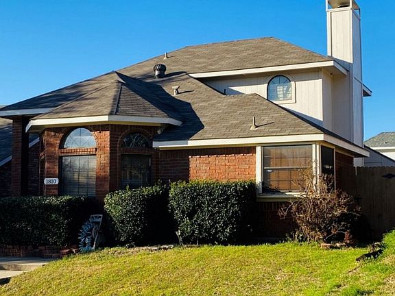 2nd image of 1810 Green Oak Dr