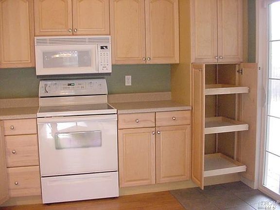 4th image of 538 Lorraine Court S