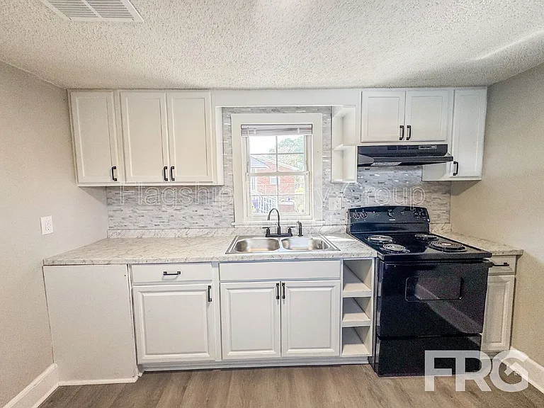 600 Howell St #A — Photo 14