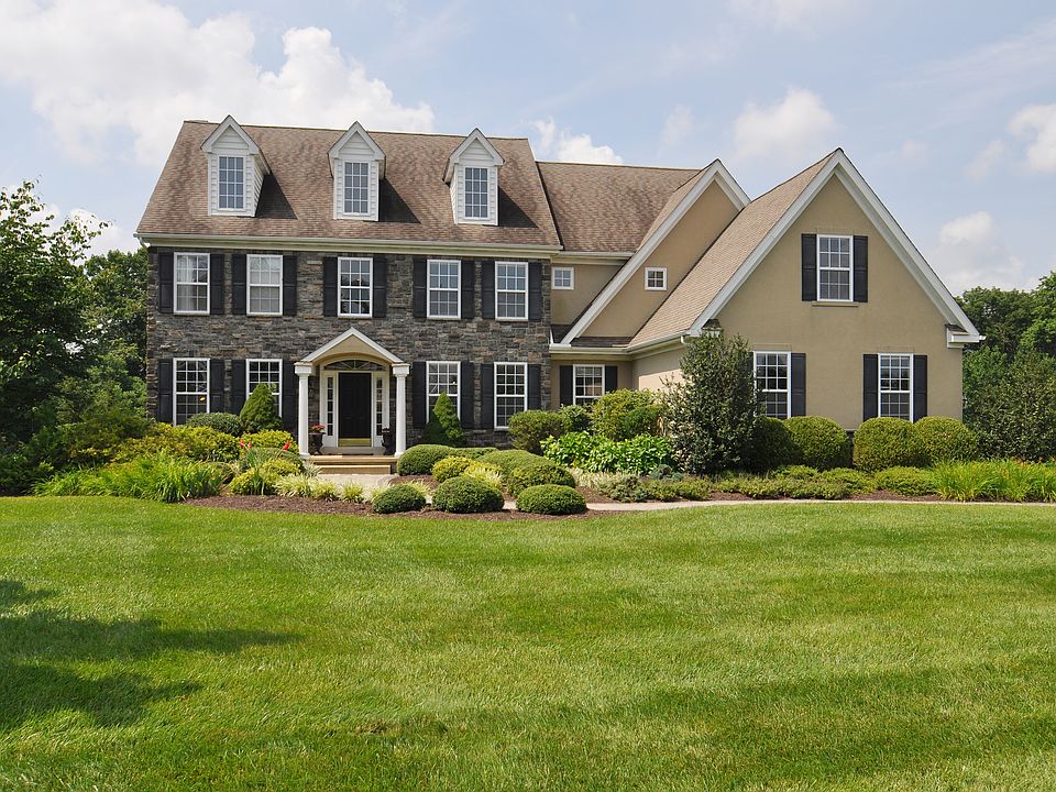 1st image of 153 Forest Dr