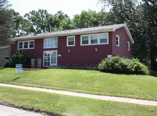 1295 Country Club Dr, Marion, IA 52302