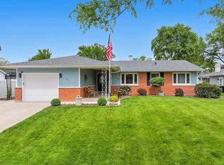 801 Delphia Ave, Elk Grove Village, IL 60007