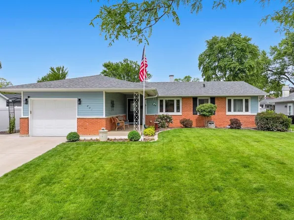 801 Delphia Ave, Elk Grove Village, IL 60007