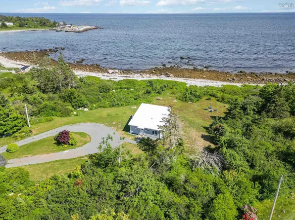 6837 Highway 3, Hunts Pt, NS B0T 1G0