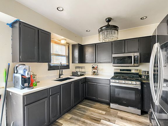 4th image of 4038 W Washington Blvd