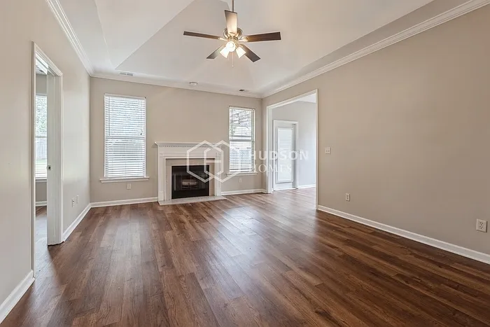 1135 Avalon Dr — Photo 4