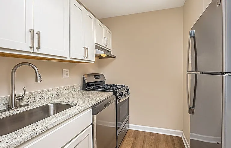 Prentiss Creek at Downers Grove Apartments — Photo 7