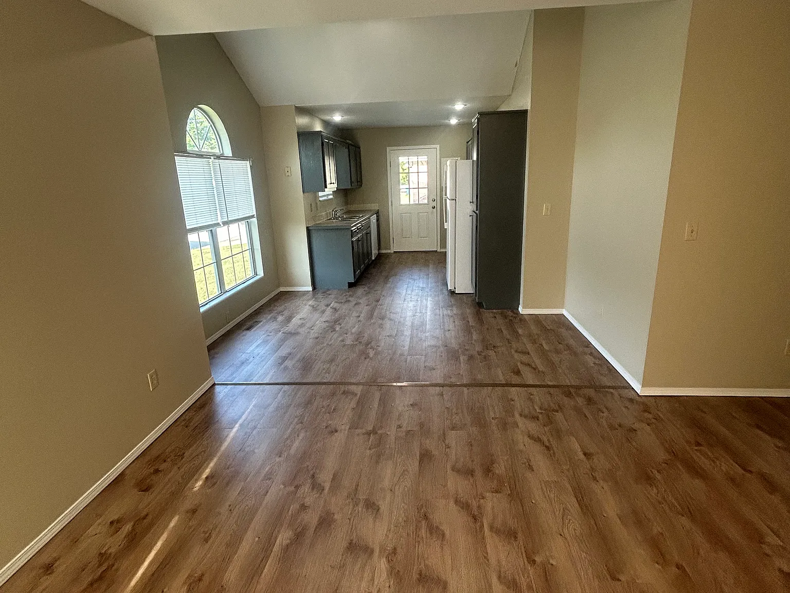 2 bed, 1225 sqft, $1,275 — Photo 2