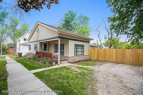 1st image of 207 Greenwood St