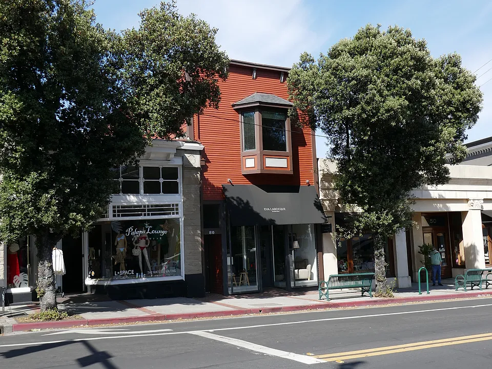80 W Main St