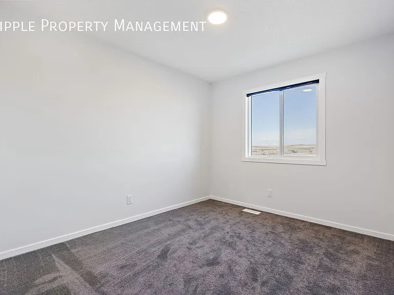 1055 Southwinds Grn SW — Photo 9