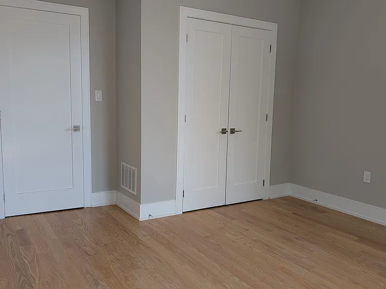 2099 Dufferin St — Photo 14