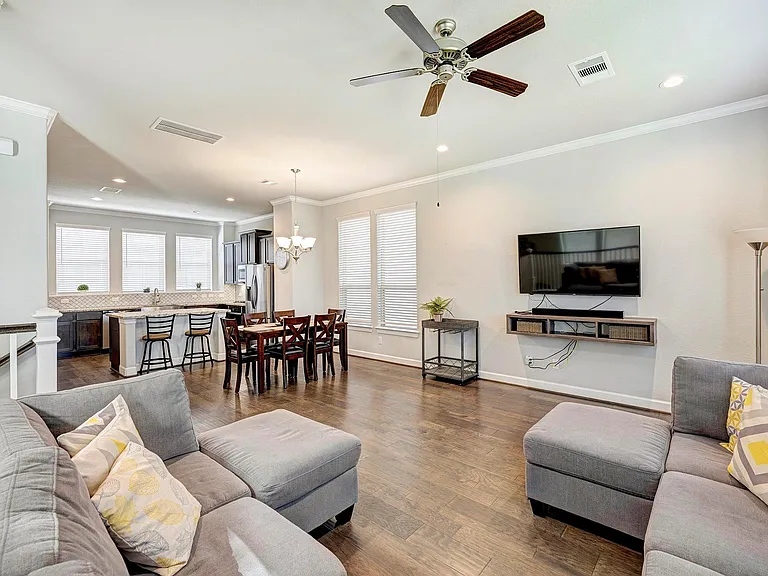 2113 Paul Quinn St — Photo 3