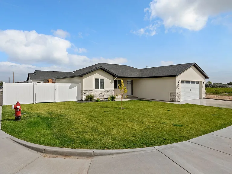 501 Hope Ave — Photo 2