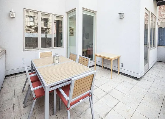 Sold by Warburg | media 1