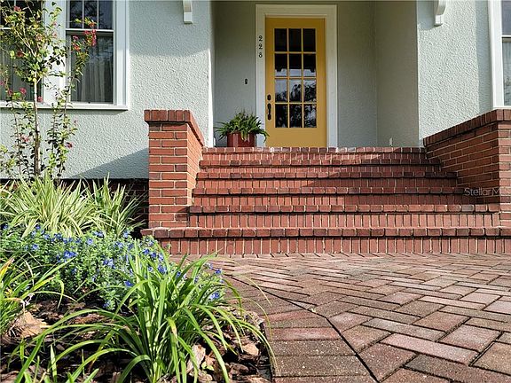 3rd image of 228 Garden Cir N