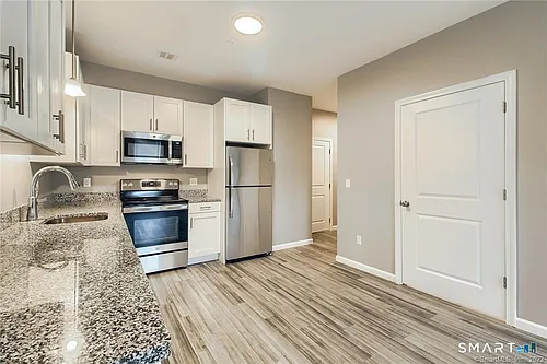 9 Steele Blvd #306 Photo 1