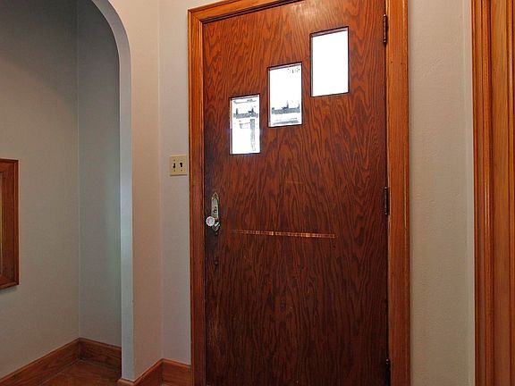 5th image of 1110 W 3rd St