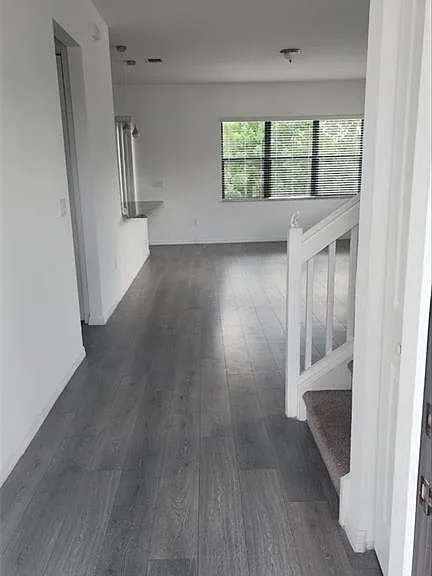 9015 Madrid Cir — Photo 4