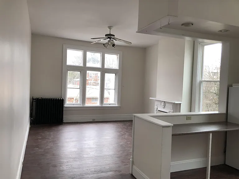 2nd floor Living room/kitchen