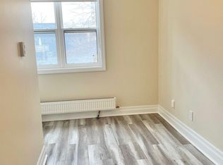 526 Huron St #202, Toronto, ON M5R 2R7