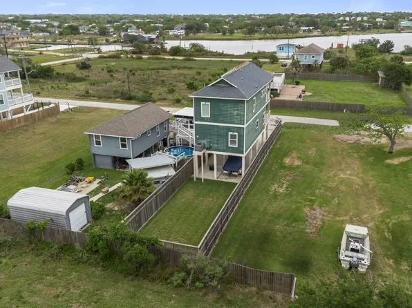 1026 20th St, San Leon, TX 77539